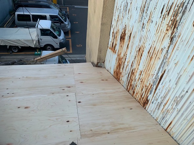 不陸調整と野地板の増し張り